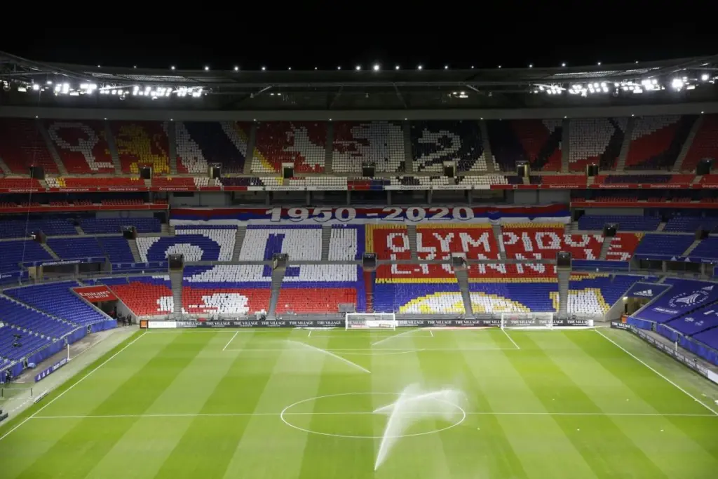 « Ils me laissent dans un sale état » : le lycéen de 17 ans agressé près du Groupama Stadium prend la parole