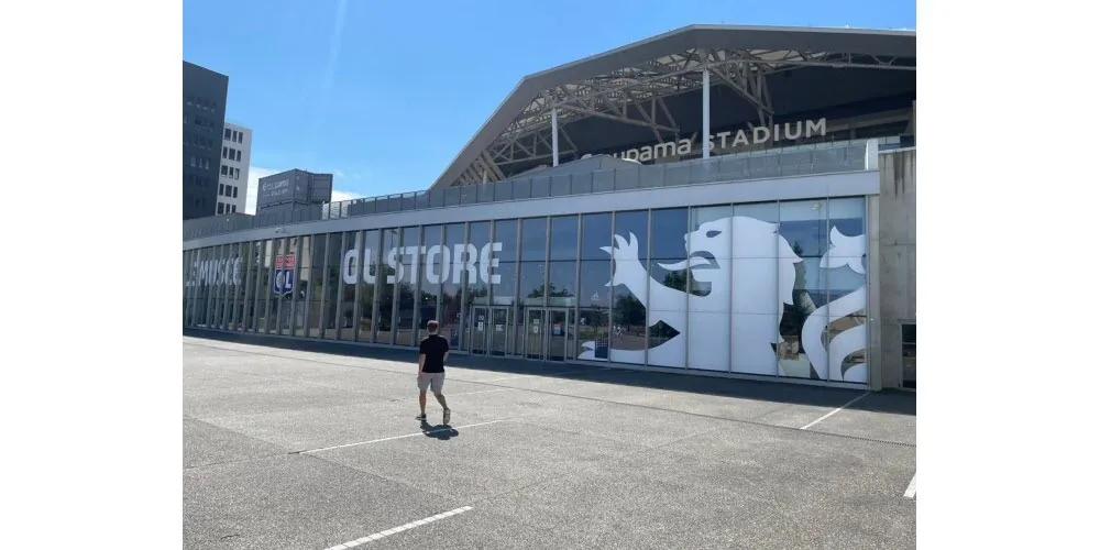 Les deux agressions se sont produites aux abords du stade. Photo illustration Iris Pavie
